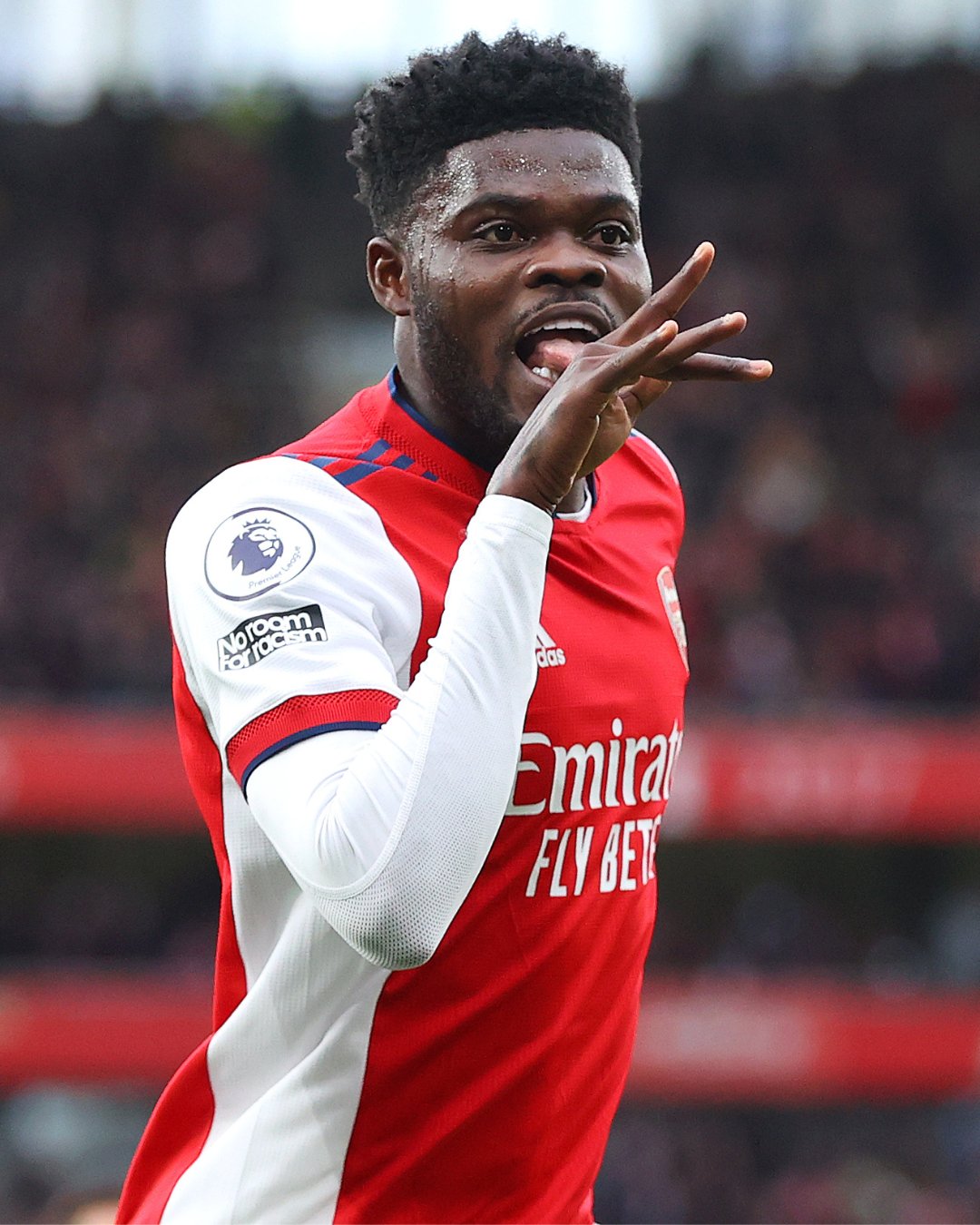 nhieu-fan-phao-thu-ngu-den-noi-doi-arsenal-mua-1-cdm-khac-ve-thay-the-thomas-partey-2